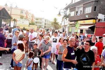 Protesta de vecinos y feriantes (Foto y Antonio Alí)